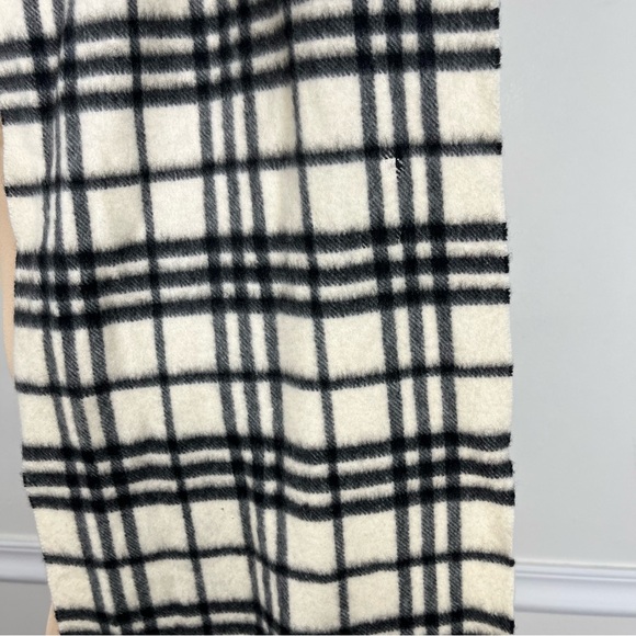 Burberry Ivory Off White Nova
Check Cashmere Classic Scarf *FLAWED - Picture 3 of 10